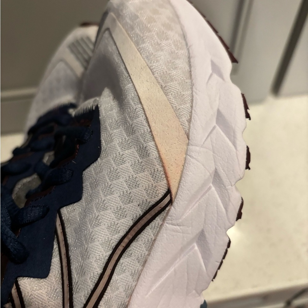 Diadora Mythos Blushield Volo 2 Sneakers - White, navy and Burgundy 7.5 - Picture 6 of 13